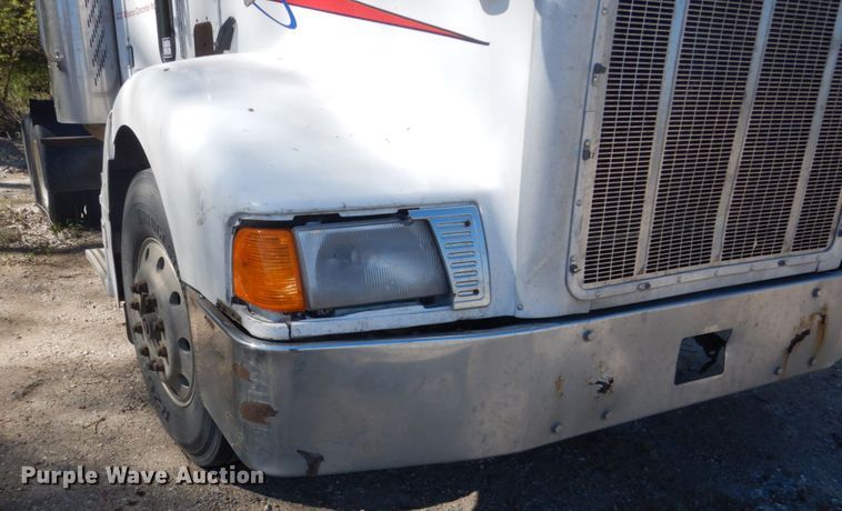 image for item HE9694 1999 Peterbilt 377A/E  semi truck