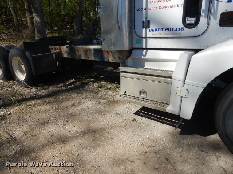 image for item HE9694 1999 Peterbilt 377A/E  semi truck