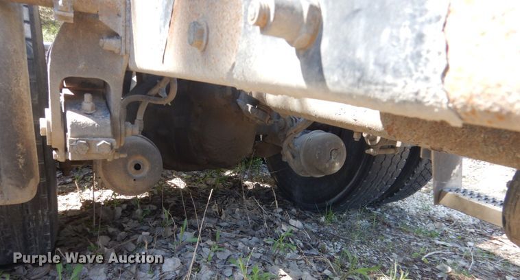 image for item HE9694 1999 Peterbilt 377A/E  semi truck