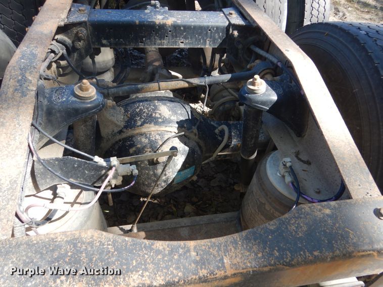 image for item HE9694 1999 Peterbilt 377A/E  semi truck