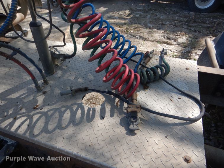 image for item HE9694 1999 Peterbilt 377A/E  semi truck