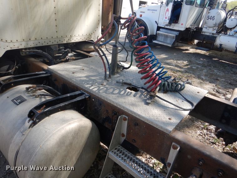 image for item HE9694 1999 Peterbilt 377A/E  semi truck