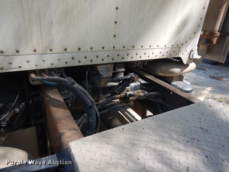 image for item HE9694 1999 Peterbilt 377A/E  semi truck