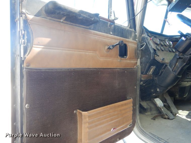 image for item HE9694 1999 Peterbilt 377A/E  semi truck