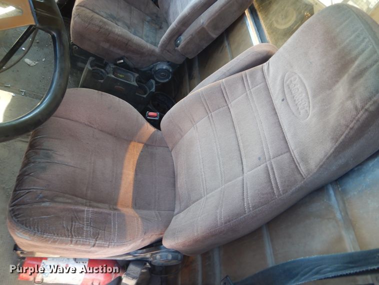 image for item HE9694 1999 Peterbilt 377A/E  semi truck