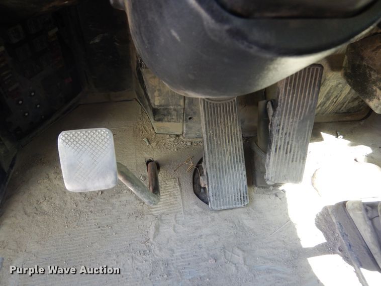 image for item HE9694 1999 Peterbilt 377A/E  semi truck