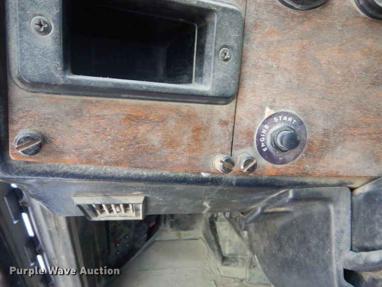 image for item HE9694 1999 Peterbilt 377A/E  semi truck