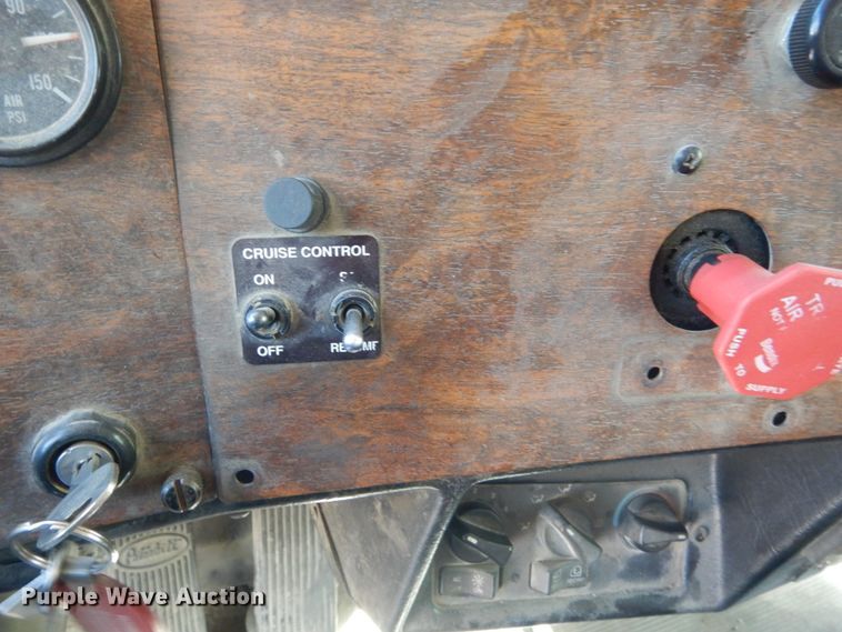 image for item HE9694 1999 Peterbilt 377A/E  semi truck