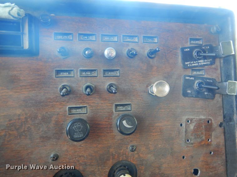 image for item HE9694 1999 Peterbilt 377A/E  semi truck