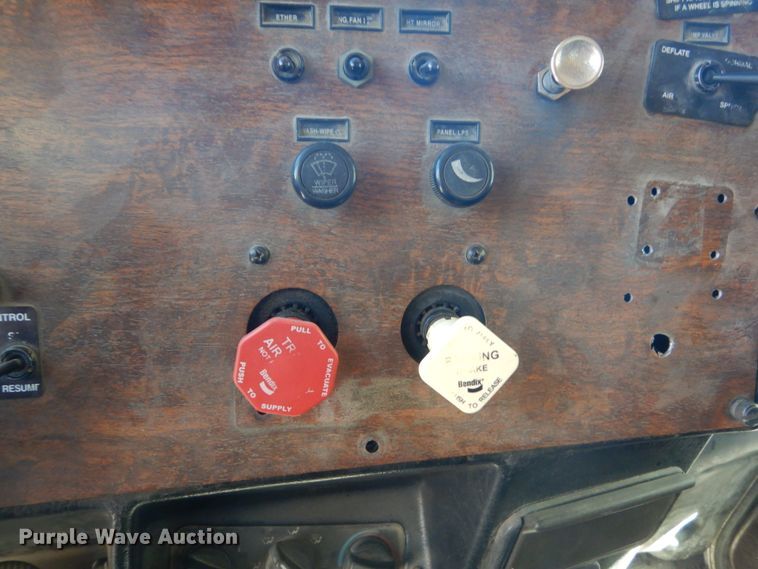 image for item HE9694 1999 Peterbilt 377A/E  semi truck