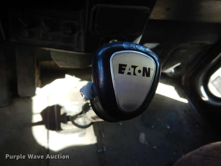 image for item HE9694 1999 Peterbilt 377A/E  semi truck