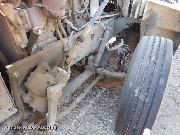 image for item HE9694 1999 Peterbilt 377A/E  semi truck