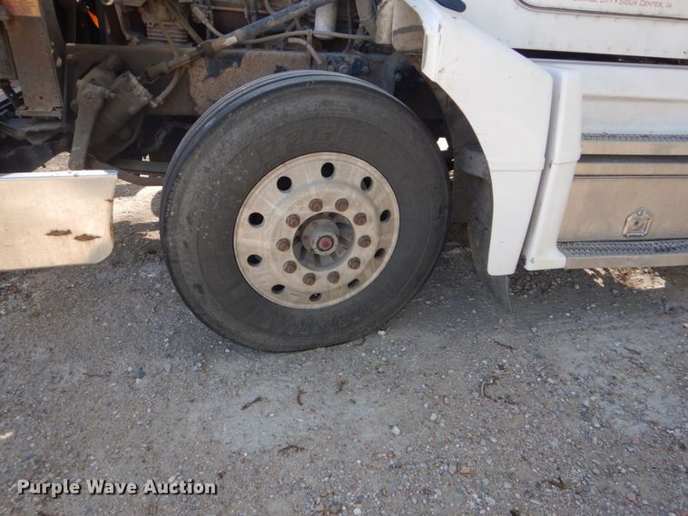 image for item HE9694 1999 Peterbilt 377A/E  semi truck