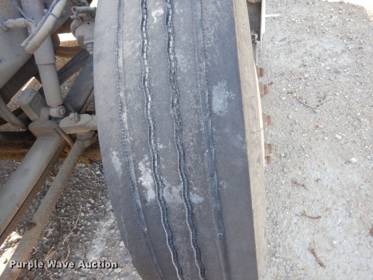 image for item HE9694 1999 Peterbilt 377A/E  semi truck