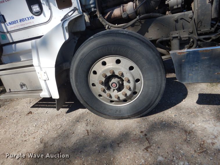 image for item HE9694 1999 Peterbilt 377A/E  semi truck