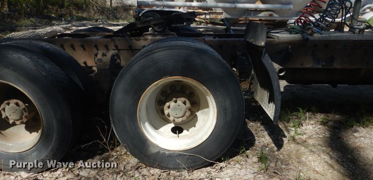 image for item HE9694 1999 Peterbilt 377A/E  semi truck