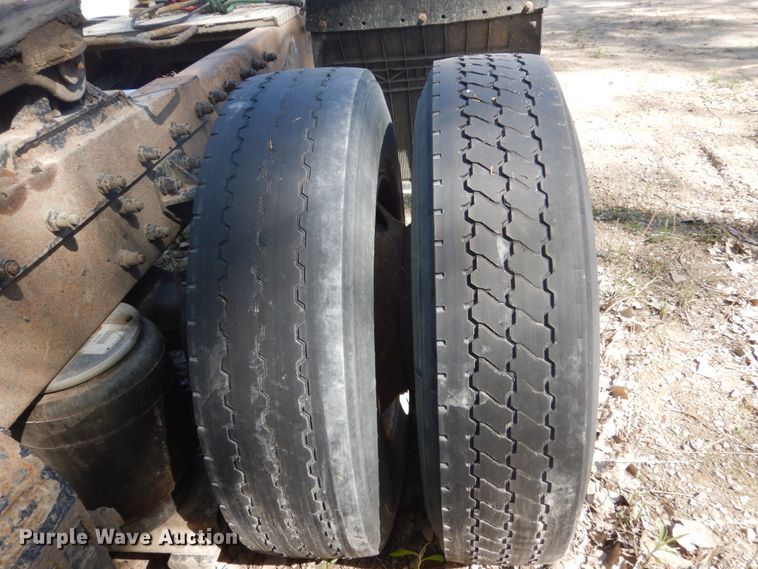 image for item HE9694 1999 Peterbilt 377A/E  semi truck