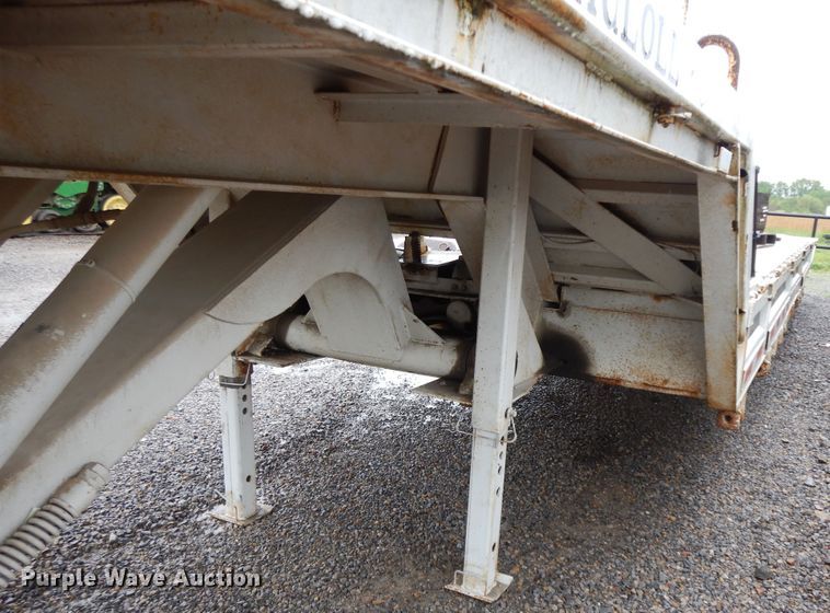 image for item HO9469 1979 Landoll Hauloll 316  drop deck equipment trailer