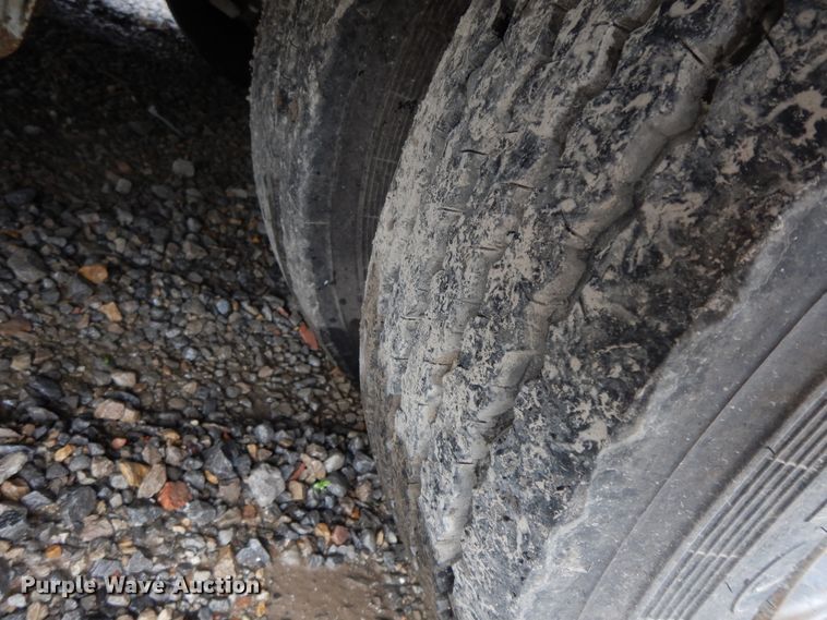 image for item HO9469 1979 Landoll Hauloll 316  drop deck equipment trailer