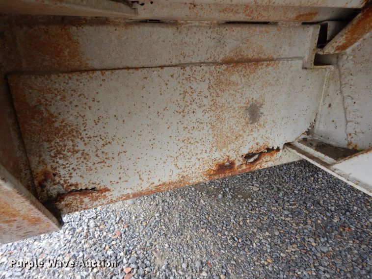 image for item HO9469 1979 Landoll Hauloll 316  drop deck equipment trailer