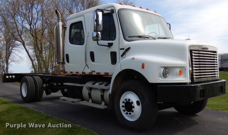 image for item HR9248 2006 Freightliner Business Class M2  Crew Cab truck cab and chassis