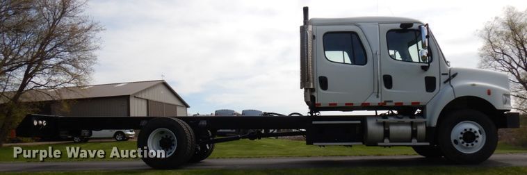 image for item HR9248 2006 Freightliner Business Class M2  Crew Cab truck cab and chassis