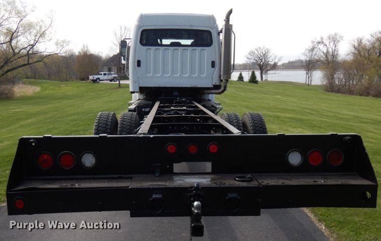 image for item HR9248 2006 Freightliner Business Class M2  Crew Cab truck cab and chassis