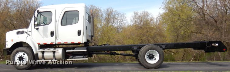 image for item HR9248 2006 Freightliner Business Class M2  Crew Cab truck cab and chassis