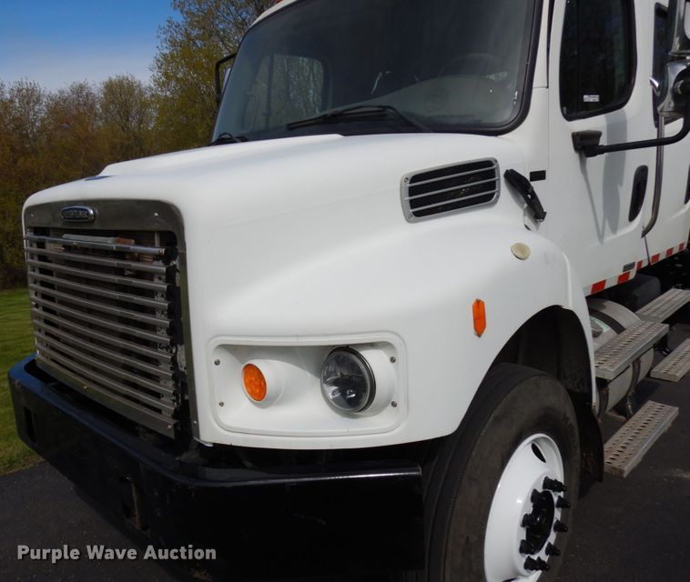 image for item HR9248 2006 Freightliner Business Class M2  Crew Cab truck cab and chassis