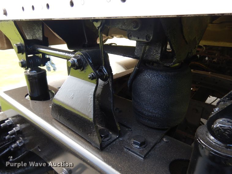 image for item HR9248 2006 Freightliner Business Class M2  Crew Cab truck cab and chassis