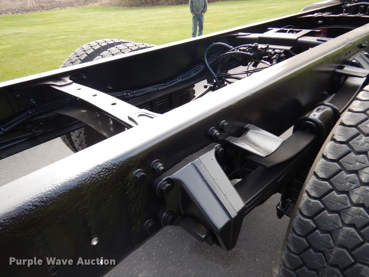 image for item HR9248 2006 Freightliner Business Class M2  Crew Cab truck cab and chassis