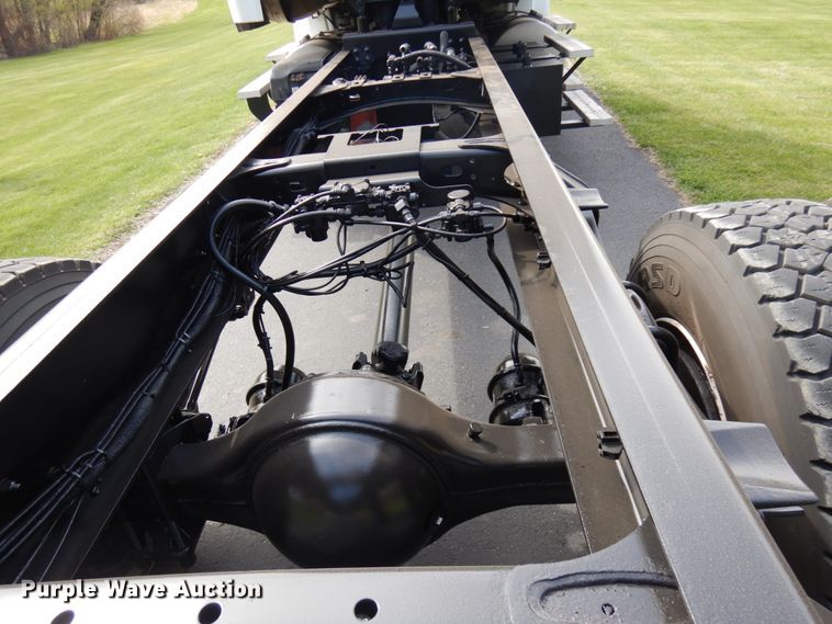 image for item HR9248 2006 Freightliner Business Class M2  Crew Cab truck cab and chassis