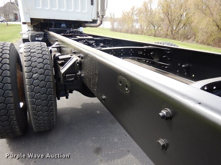 image for item HR9248 2006 Freightliner Business Class M2  Crew Cab truck cab and chassis