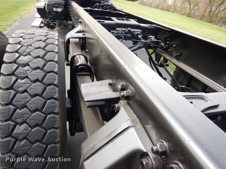 image for item HR9248 2006 Freightliner Business Class M2  Crew Cab truck cab and chassis