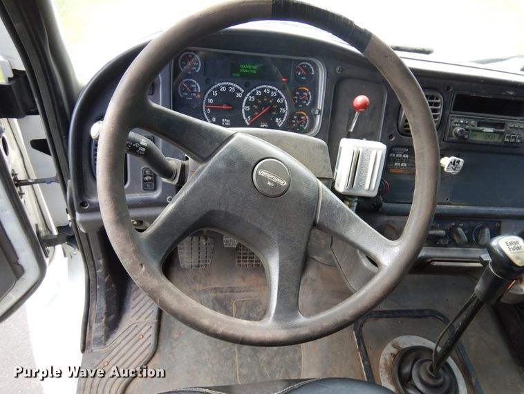 image for item HR9248 2006 Freightliner Business Class M2  Crew Cab truck cab and chassis