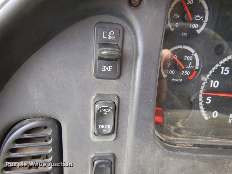 image for item HR9248 2006 Freightliner Business Class M2  Crew Cab truck cab and chassis