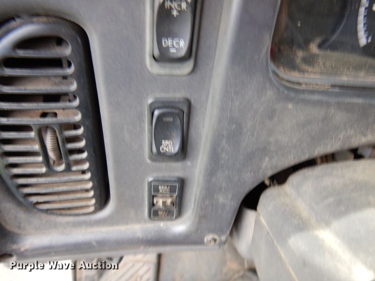 image for item HR9248 2006 Freightliner Business Class M2  Crew Cab truck cab and chassis