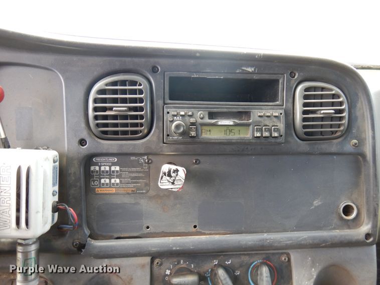 image for item HR9248 2006 Freightliner Business Class M2  Crew Cab truck cab and chassis