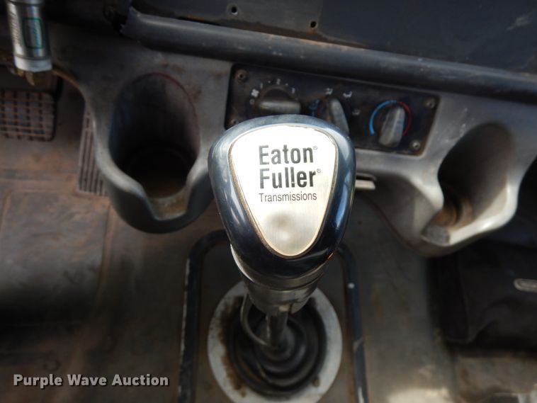 image for item HR9248 2006 Freightliner Business Class M2  Crew Cab truck cab and chassis