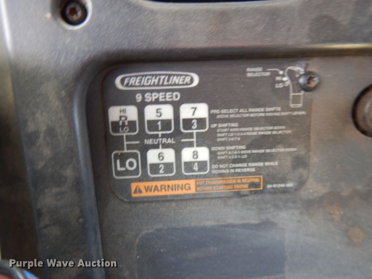 image for item HR9248 2006 Freightliner Business Class M2  Crew Cab truck cab and chassis