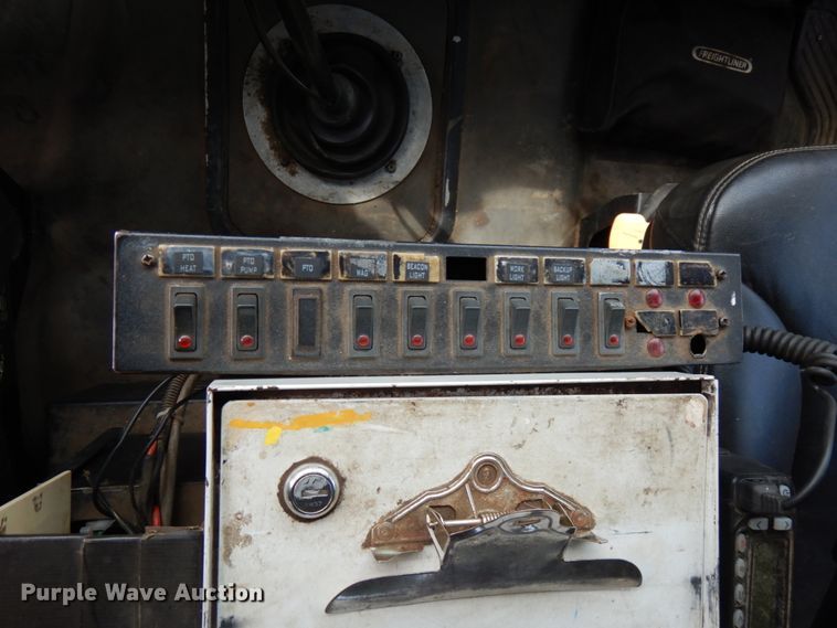 image for item HR9248 2006 Freightliner Business Class M2  Crew Cab truck cab and chassis