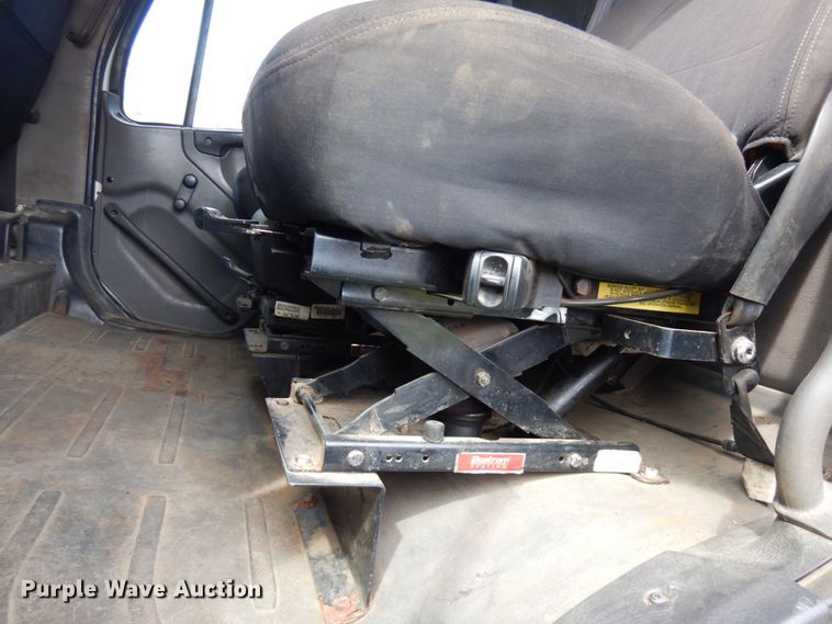 image for item HR9248 2006 Freightliner Business Class M2  Crew Cab truck cab and chassis