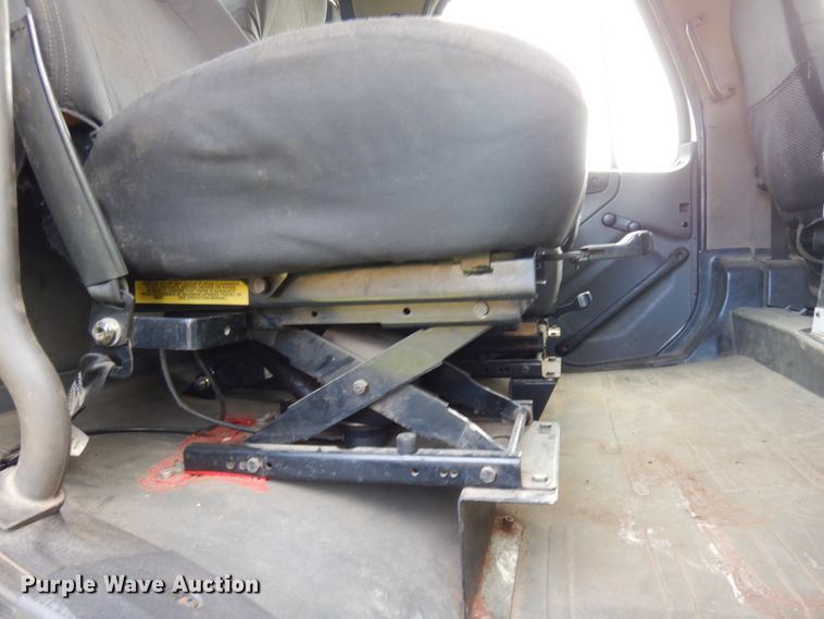 image for item HR9248 2006 Freightliner Business Class M2  Crew Cab truck cab and chassis