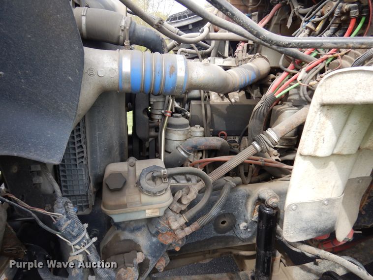 image for item HR9248 2006 Freightliner Business Class M2  Crew Cab truck cab and chassis