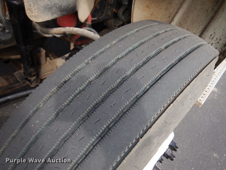 image for item HR9248 2006 Freightliner Business Class M2  Crew Cab truck cab and chassis