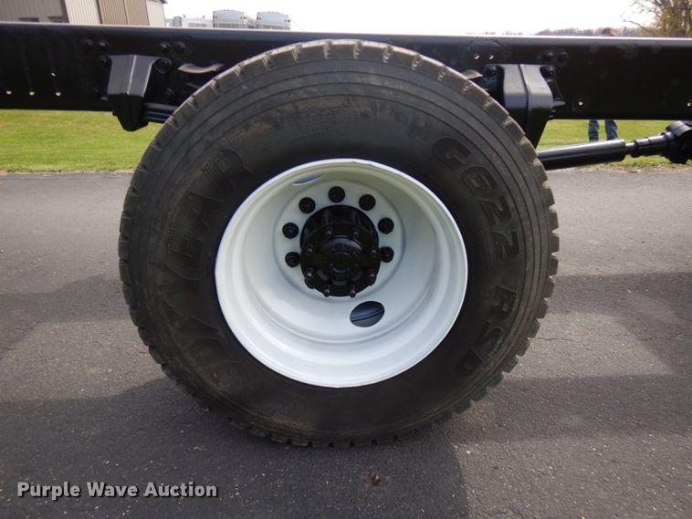 image for item HR9248 2006 Freightliner Business Class M2  Crew Cab truck cab and chassis