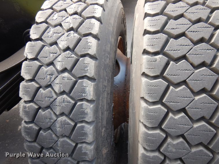 image for item HR9248 2006 Freightliner Business Class M2  Crew Cab truck cab and chassis