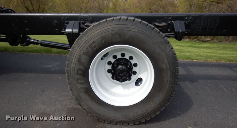 image for item HR9248 2006 Freightliner Business Class M2  Crew Cab truck cab and chassis