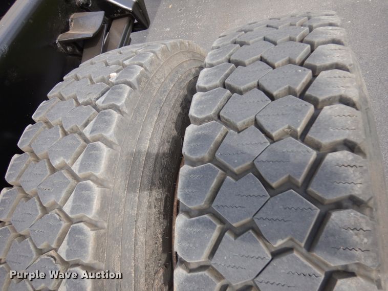 image for item HR9248 2006 Freightliner Business Class M2  Crew Cab truck cab and chassis