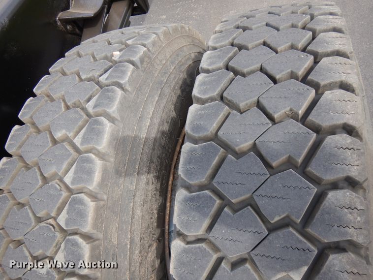 image for item HR9248 2006 Freightliner Business Class M2  Crew Cab truck cab and chassis